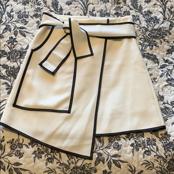 BLACK AND WHITE BLOCK SKIRT - Picture 3 of 6